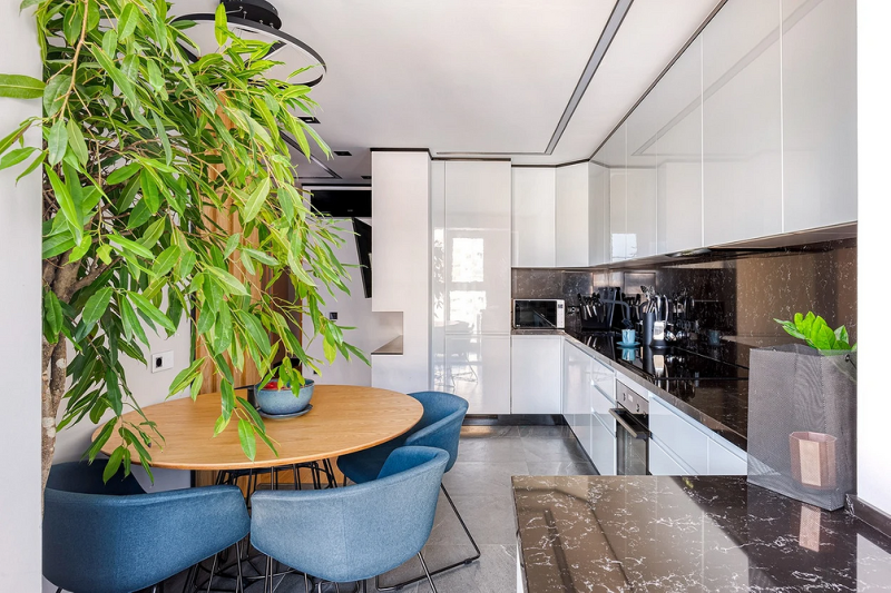 6 потрясающих кухонь с глянцевыми фасадами