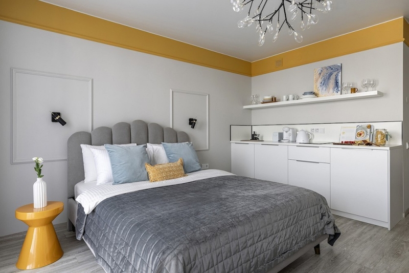 
                                До и после: маленькая студия 27 кв. м для троих гостей                            