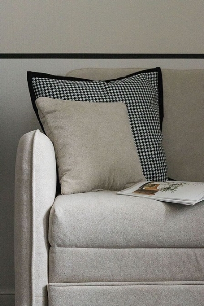 
                                До и после: покрасили обои от застройщика и создали классный интерьер! Как дизайнер переделала однушку 33 кв. м                            