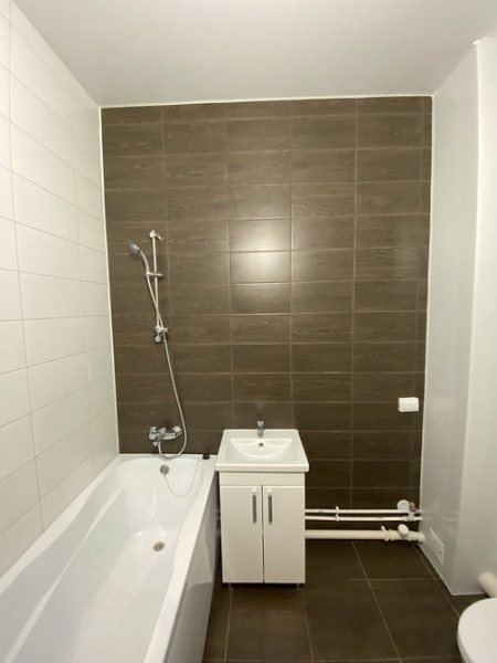 
                                До и после: покрасили обои от застройщика и создали классный интерьер! Как дизайнер переделала однушку 33 кв. м                            