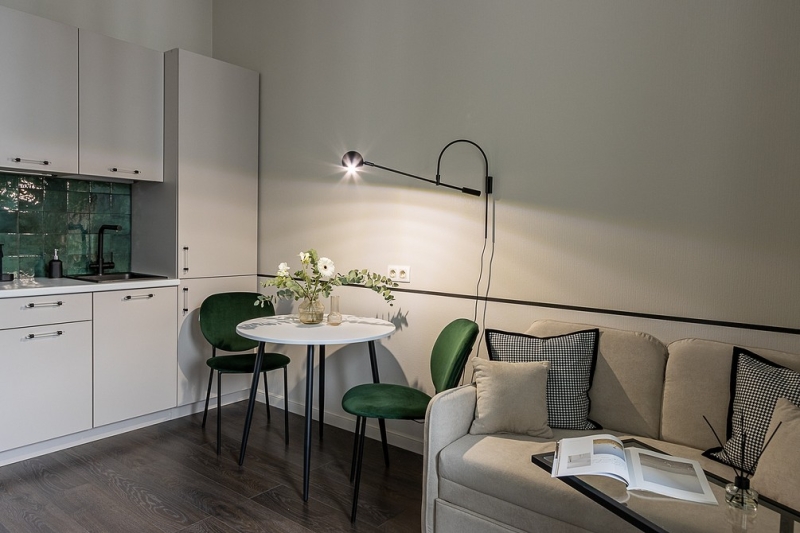 
                                До и после: покрасили обои от застройщика и создали классный интерьер! Как дизайнер переделала однушку 33 кв. м                            