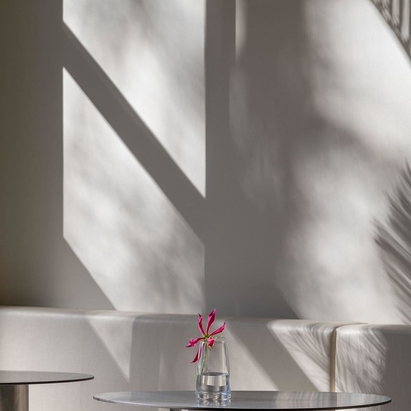 Красное и серое: ресторан Chicos в Тбилиси