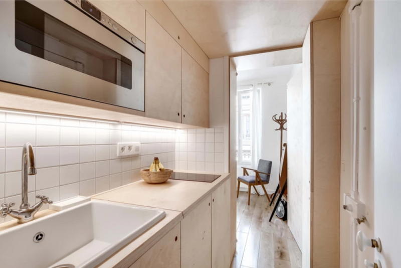 Кухня в коридоре: плюсы и минусы, особенности согласования и 4 варианта планировки (62 фото)