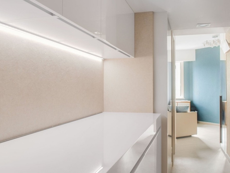 Кухня в коридоре: плюсы и минусы, особенности согласования и 4 варианта планировки (62 фото)