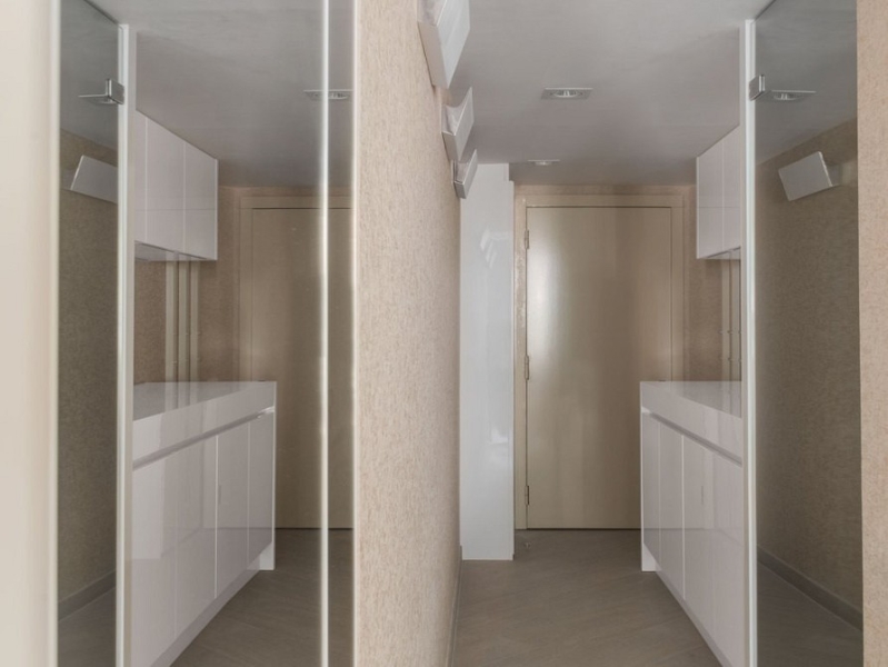 Кухня в коридоре: плюсы и минусы, особенности согласования и 4 варианта планировки (62 фото)