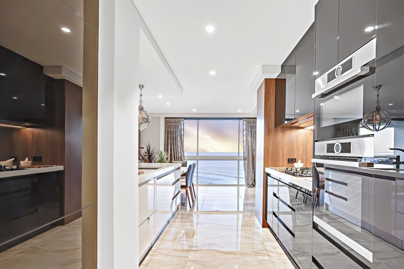 Кухня в коридоре: плюсы и минусы, особенности согласования и 4 варианта планировки (62 фото)