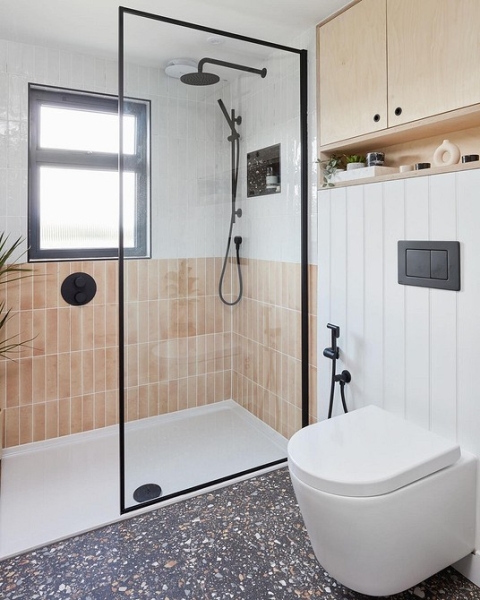 
                                Модная плитка в ванную-2023: 7 главных трендов и 100 стильных фотоидей                            