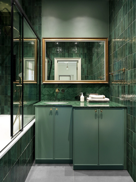 
                                Модная плитка в ванную-2023: 7 главных трендов и 100 стильных фотоидей                            