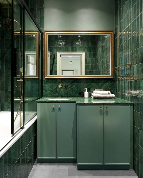 
                                Модная плитка в ванную-2023: 7 главных трендов и 100 стильных фотоидей                            