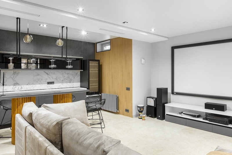 От сауны до личного кинотеатра: как выглядит идеальный загородный дом для семьи