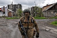 Российские военные взяли под контроль подходы ко всем островам в устье Днепра. Что происходит в Херсонской области?