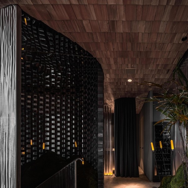 Сосны и камень: Matsu izakaya & Roku bar в Калининграде