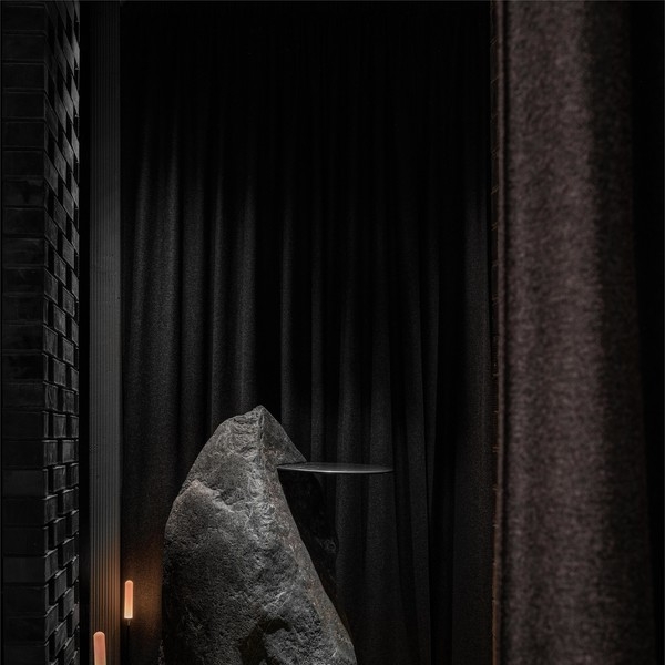 Сосны и камень: Matsu izakaya & Roku bar в Калининграде