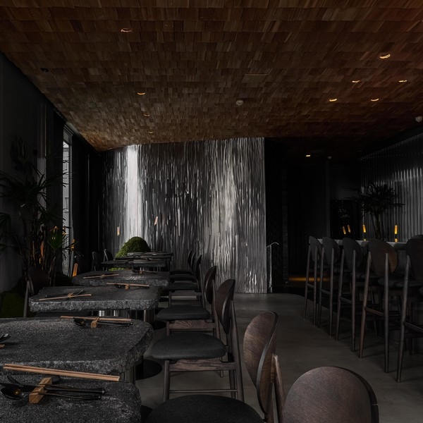 Сосны и камень: Matsu izakaya & Roku bar в Калининграде