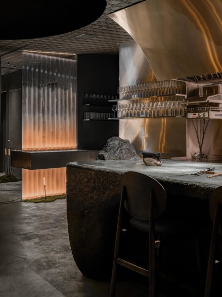 Сосны и камень: Matsu izakaya & Roku bar в Калининграде