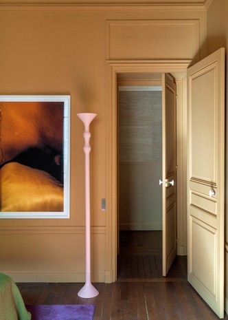 Современный интерьер в классической «османской» парижской квартире