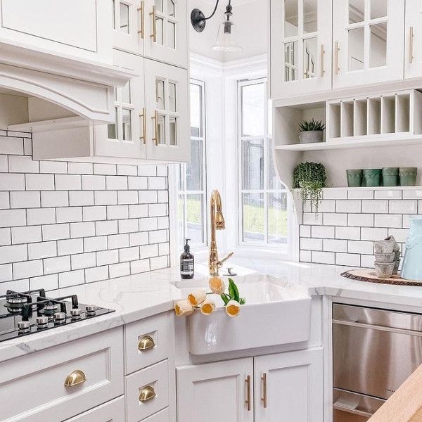 Угловой кухонный гарнитур для кухни: 5 вариантов планировки и примеры проектов (105 фото)