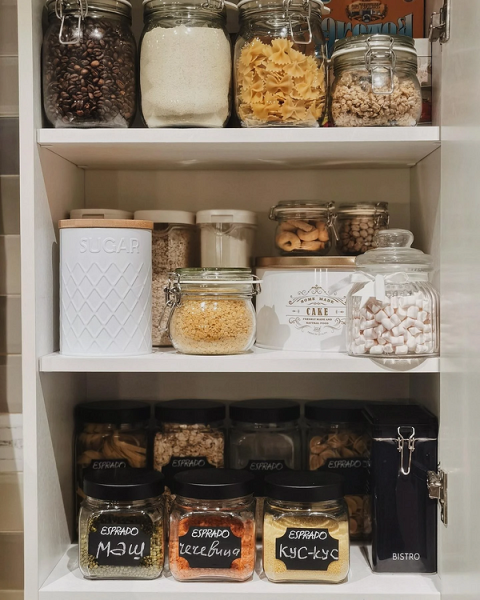 
                                8 вау-идей для хранения сладостей, чипсов и орешков на кухне                            