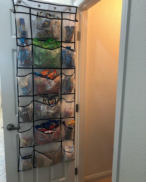 
                                8 вау-идей для хранения сладостей, чипсов и орешков на кухне                            