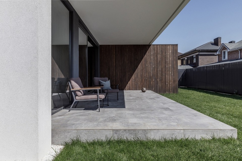 
                                Чистый минимализм: загородный дом в Ростове-на-Дону для семьи с ребенком                            