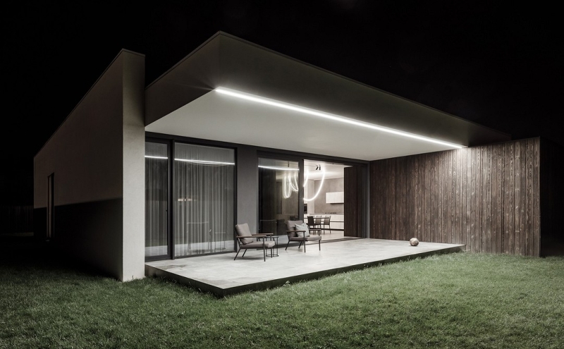 
                                Чистый минимализм: загородный дом в Ростове-на-Дону для семьи с ребенком                            