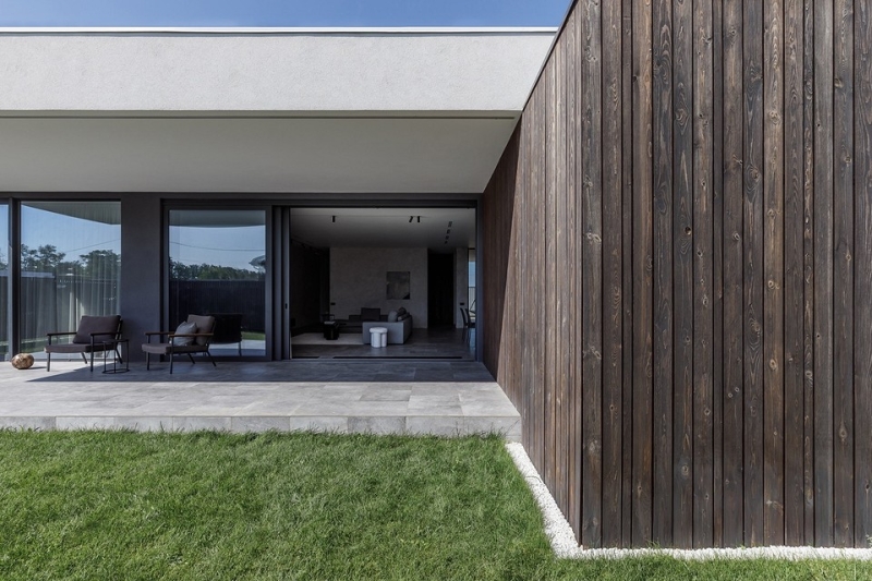 
                                Чистый минимализм: загородный дом в Ростове-на-Дону для семьи с ребенком                            