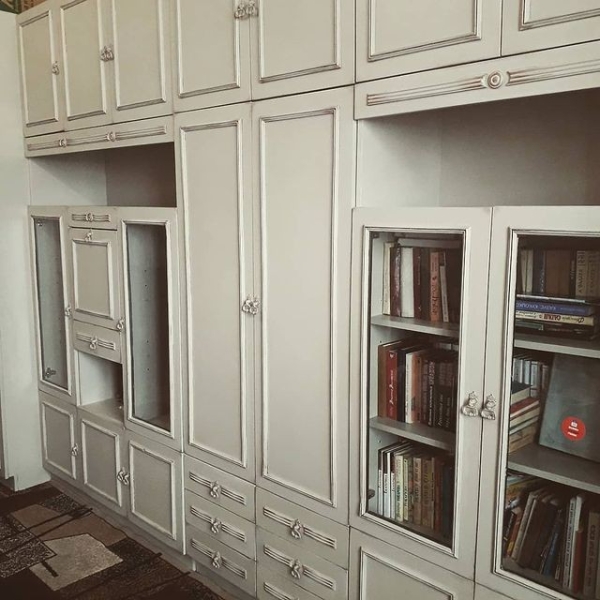 Что делать со старой мебельной стенкой? 7 крутых примеров (фото до и после)