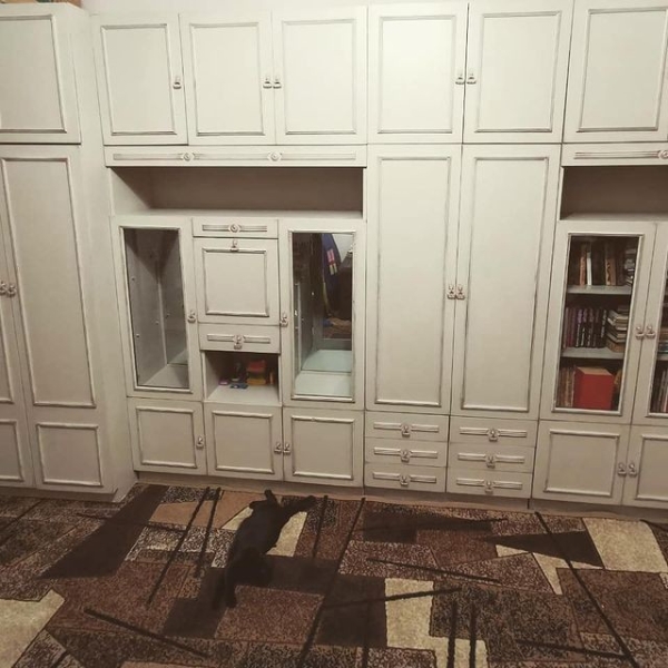 Что делать со старой мебельной стенкой? 7 крутых примеров (фото до и после)