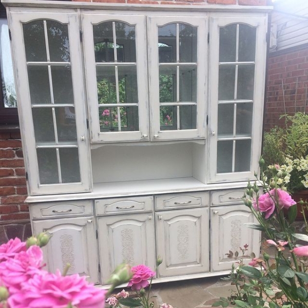 Что делать со старой мебельной стенкой? 7 крутых примеров (фото до и после)