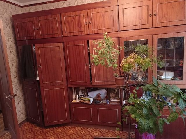 Что делать со старой мебельной стенкой? 7 крутых примеров (фото до и после)