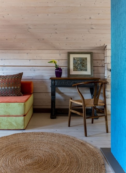 Как дизайнер оформила компактный домик 112 кв. м из бруса для семьи