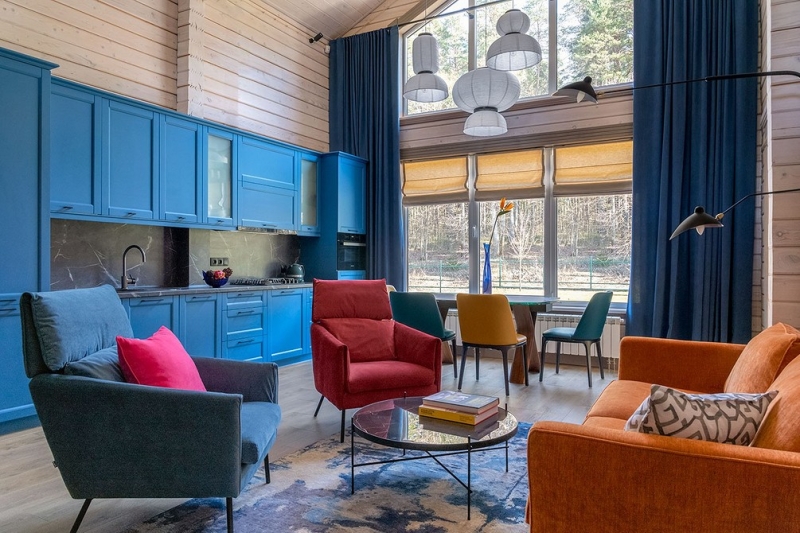 Как дизайнер оформила компактный домик 112 кв. м из бруса для семьи