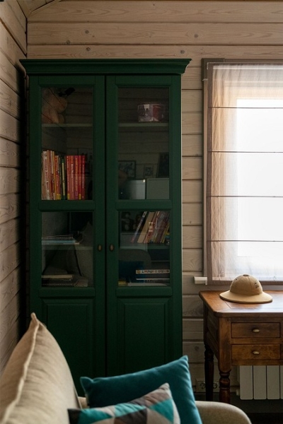 Как дизайнер оформила компактный домик 112 кв. м из бруса для семьи