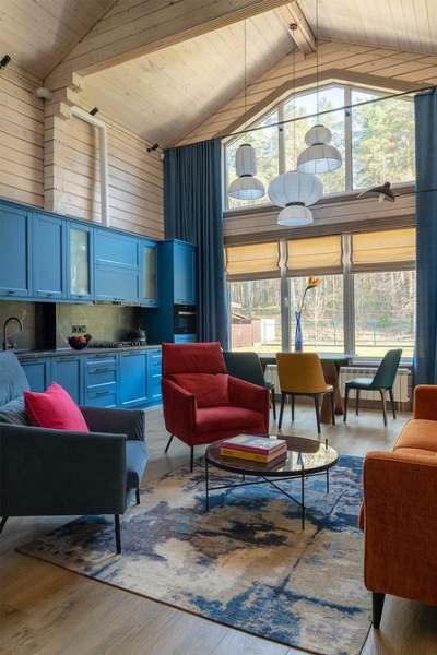 Как дизайнер оформила компактный домик 112 кв. м из бруса для семьи