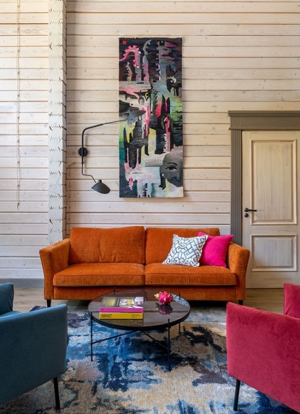 Как дизайнер оформила компактный домик 112 кв. м из бруса для семьи