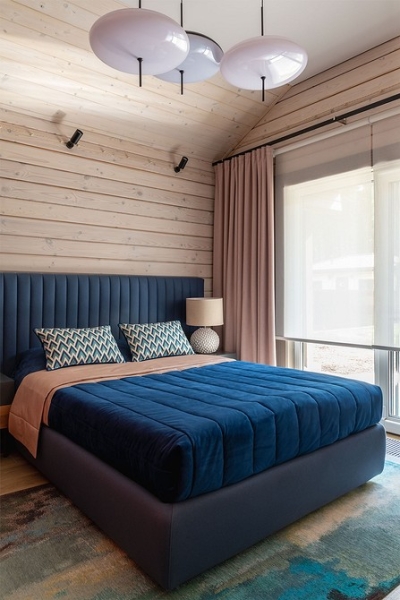 Как дизайнер оформила компактный домик 112 кв. м из бруса для семьи