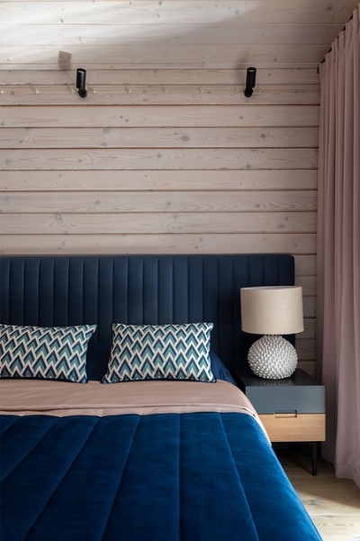 Как дизайнер оформила компактный домик 112 кв. м из бруса для семьи