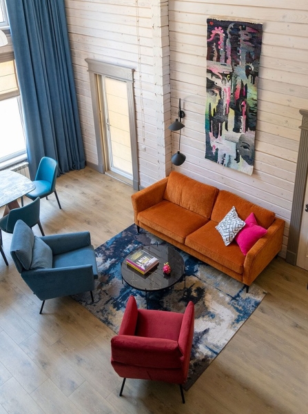 Как дизайнер оформила компактный домик 112 кв. м из бруса для семьи