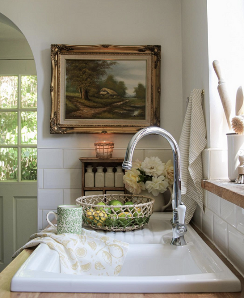 По сезону: 7 классных интерьеров с летним декором