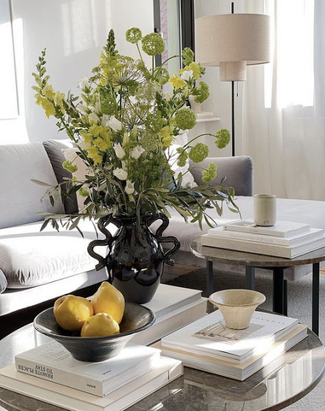 По сезону: 7 классных интерьеров с летним декором