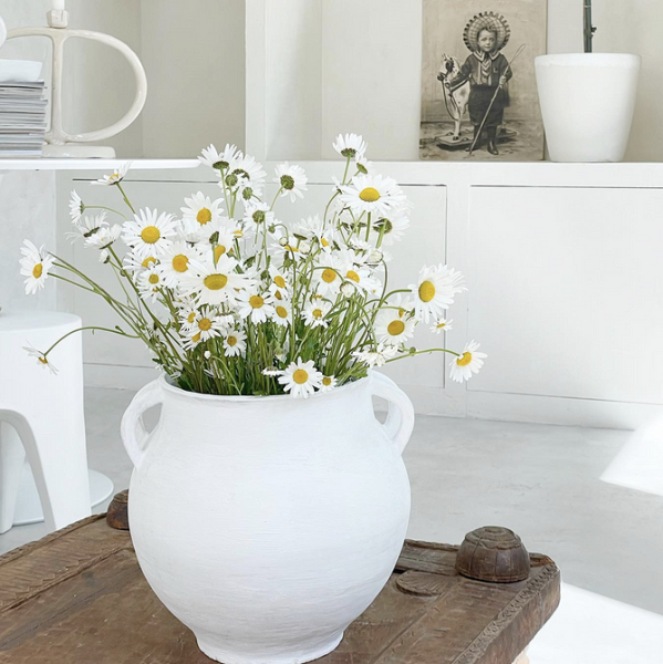 По сезону: 7 классных интерьеров с летним декором