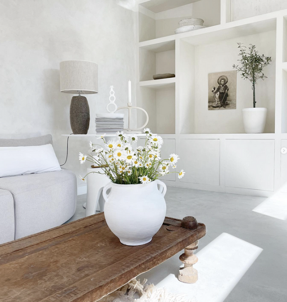 По сезону: 7 классных интерьеров с летним декором