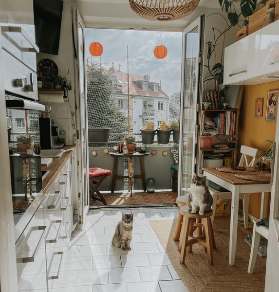 По сезону: 7 классных интерьеров с летним декором