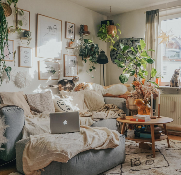 По сезону: 7 классных интерьеров с летним декором