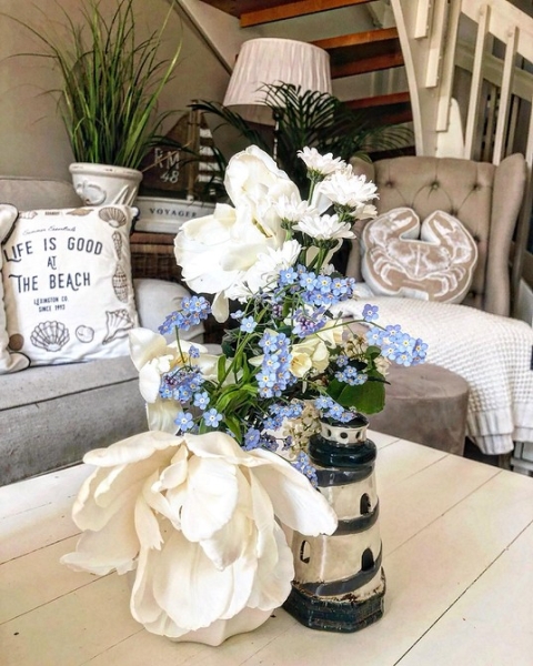 По сезону: 7 классных интерьеров с летним декором