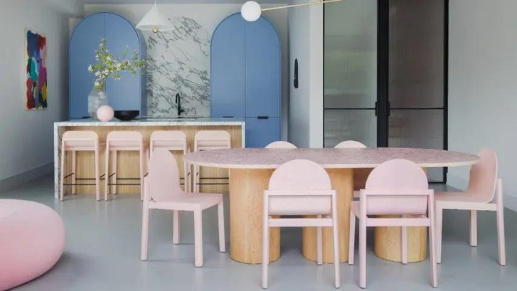 Барбикор: 10 интерьеров в модной розовой гамме