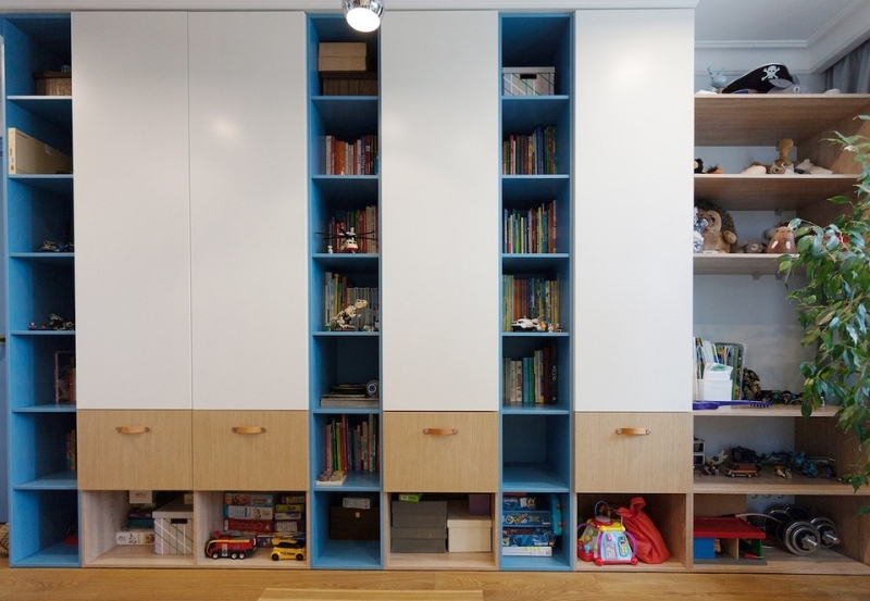 
                                До и после: как дизайнер переделала двушку в типовой панельке для семьи с детьми                             