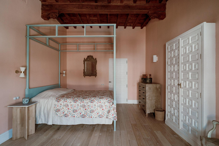 Дом модельера в Гранаде с античными руинами в подвале