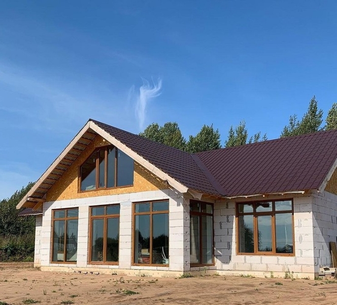 
                                Дом с мансардой: плюсы и минусы, важные нюансы, 5 готовых проектов профи, 108 фото                            