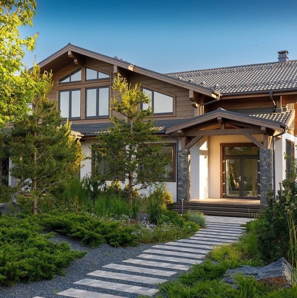 
                                Дом с мансардой: плюсы и минусы, важные нюансы, 5 готовых проектов профи, 108 фото                            